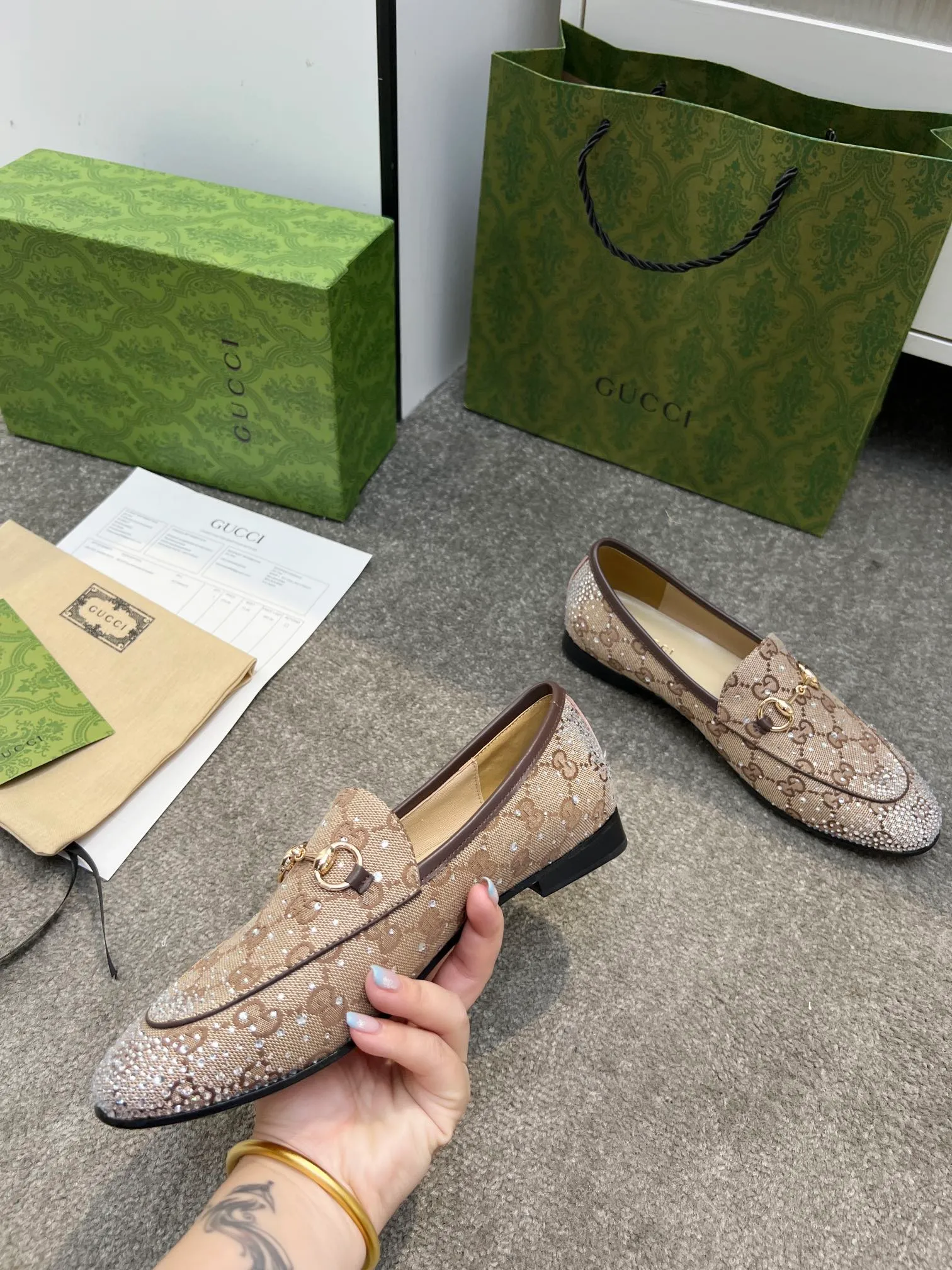 👟👟Ex-factory price 420👟👟 Genuine leather sole +50 Original quality guccisummer's latest limited edition shoes are on sale with top quality. Purchased genuine development original special hot diamond process classic double G presbyopic inner sheepskin with Italian original board material and craftsmanship are the same as the original! Code number: 35-42,